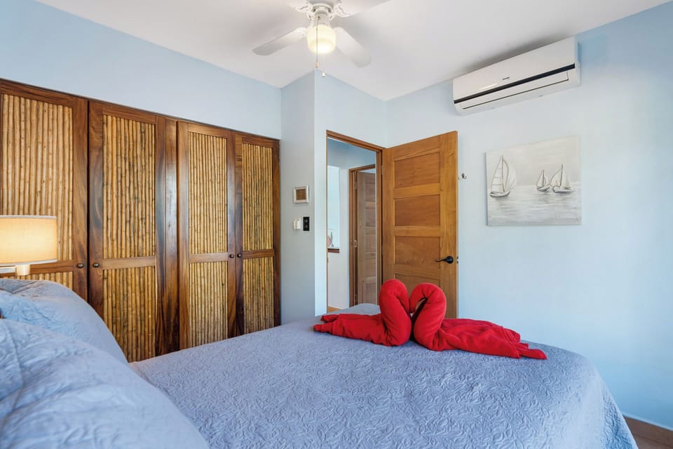 3 bedrooms, iron/ironing board, bed sheets