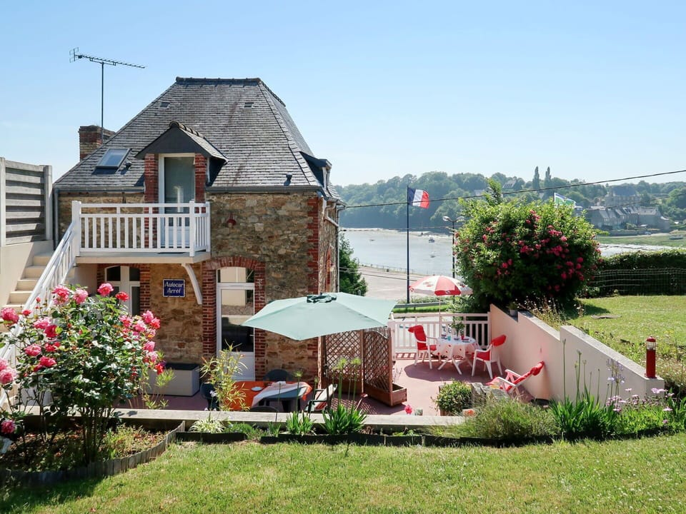 House, Property, Home, Cottage, Building, Real Estate, Rural Area, Residential Area, Farmhouse, Roof