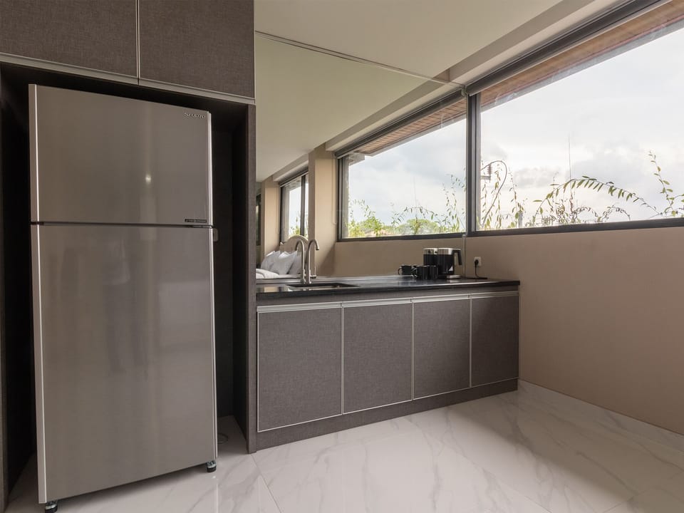 Elite Studio Suite | Private kitchenette | Shared fridge