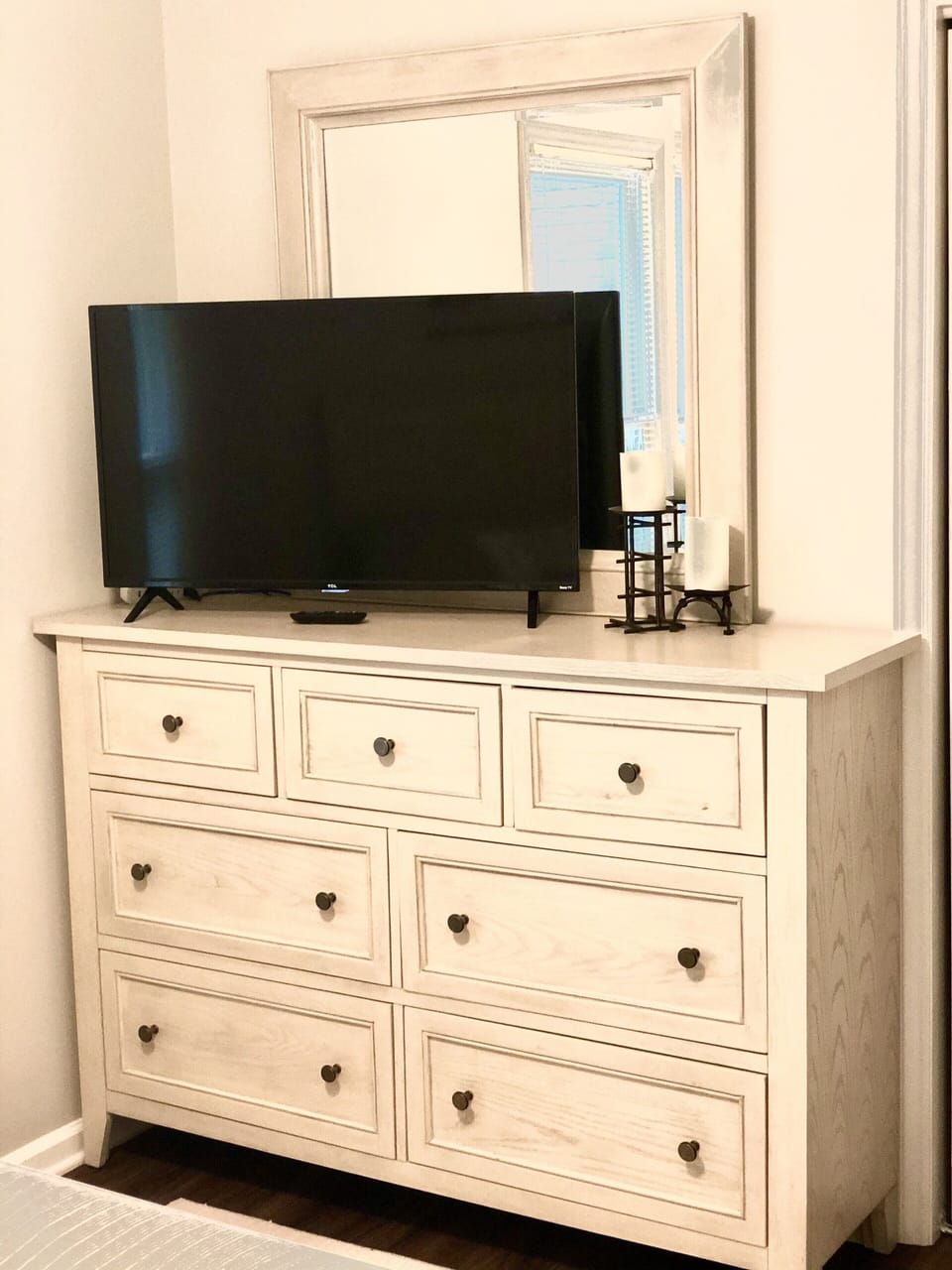 Queen Guest Room 