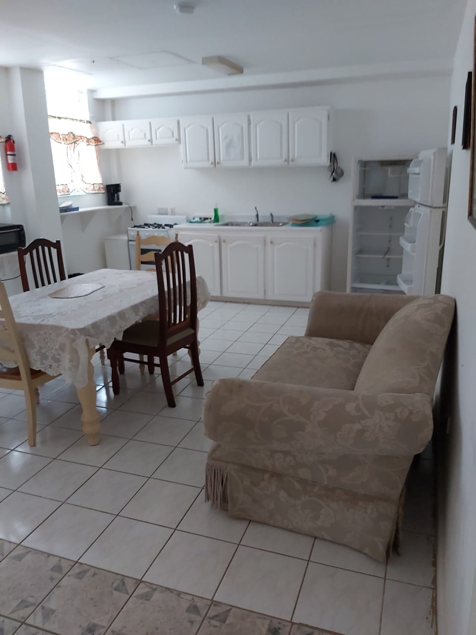 Apartment, 1 Bedroom, Garden View | Private kitchen | Microwave, freezer