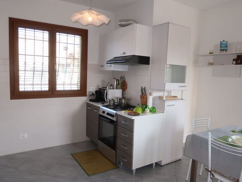 Cabinetry, Property, Furniture, Window, Countertop, Kitchen Appliance, Kitchen, Lighting, Home Appliance, Interior Design