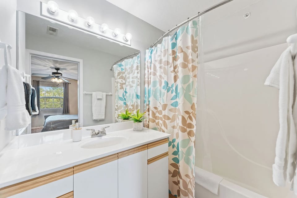 Attached 2nd bathroom