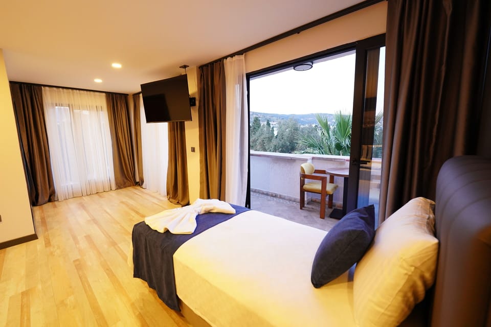 Deluxe Quadruple Room | Premium bedding, Select Comfort beds, WiFi (free), bed sheets