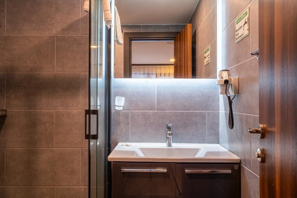 Standard Double Room | Bathroom | Shower, hair dryer, bathrobes, towels