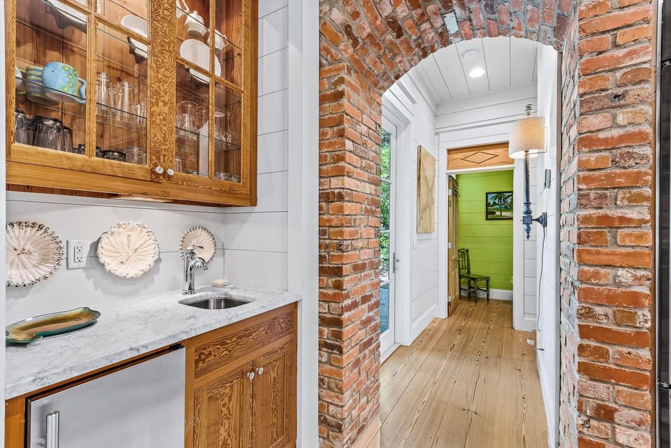 First Floor: Wet Bar