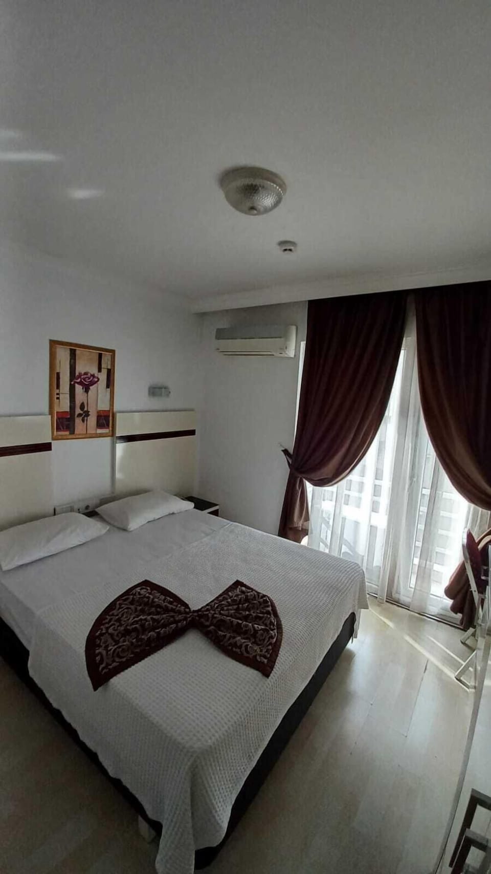 Premium bedding, desk, blackout drapes, soundproofing