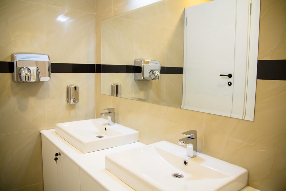 Bathroom sink