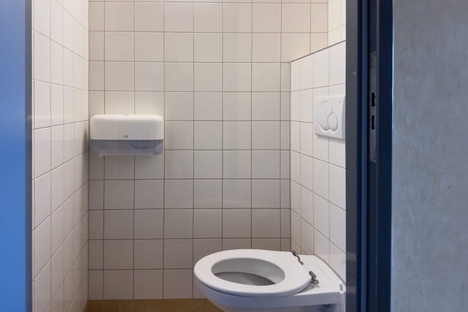 Standard Quadruple Room, Private Bathroom (Bunk beds) | Bathroom | Shower, eco-friendly toiletries