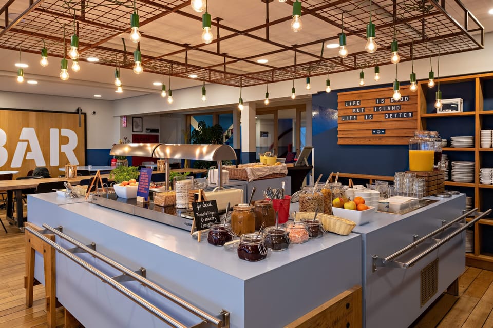 Free daily buffet breakfast