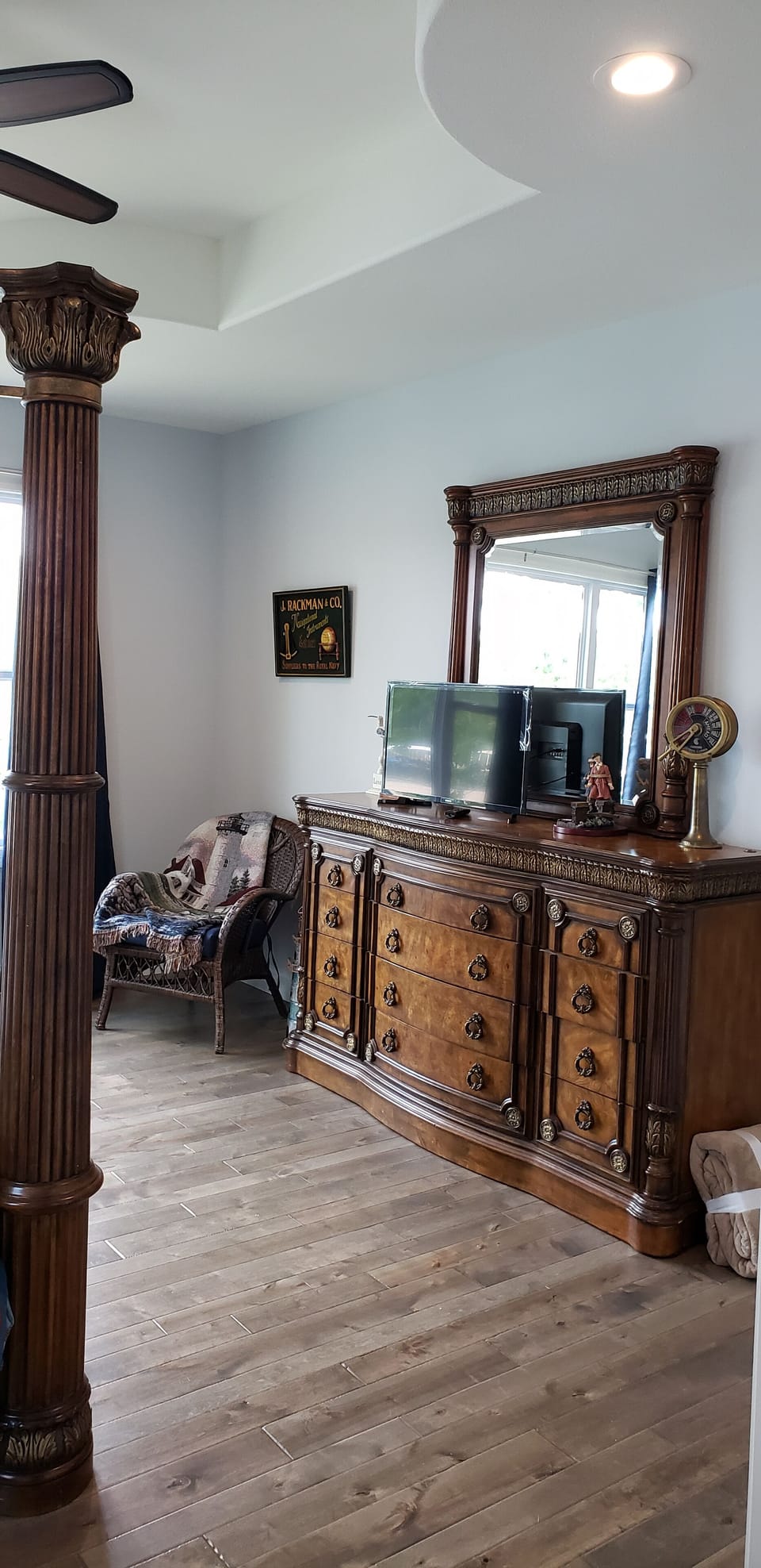 Main Floor Captains suite