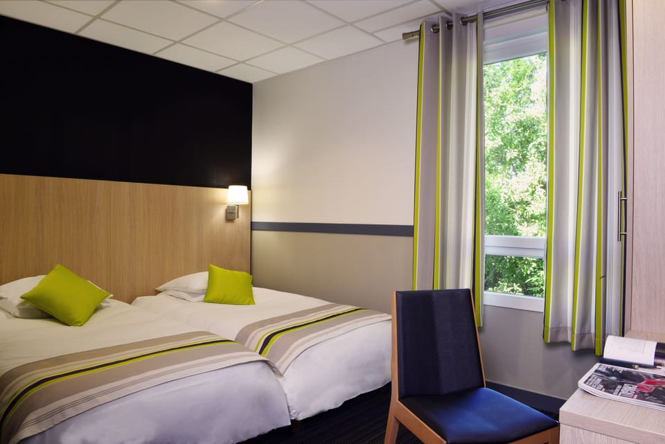 Standard Twin Room | Desk, free WiFi