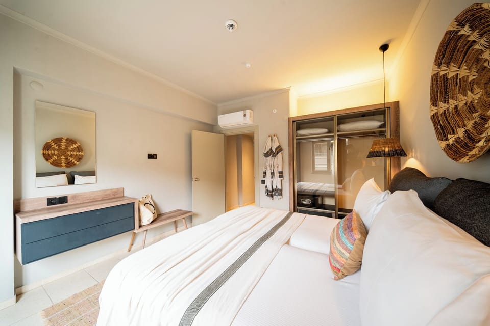 Suite, Sea View | In-room safe, desk, laptop workspace, blackout drapes