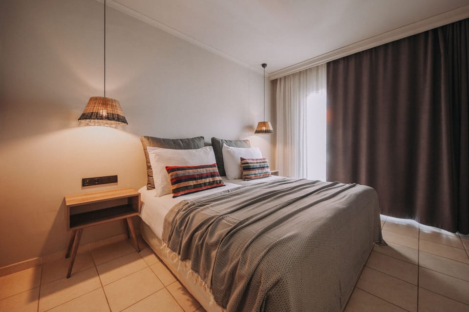 Standard Room, City View | In-room safe, desk, laptop workspace, blackout drapes