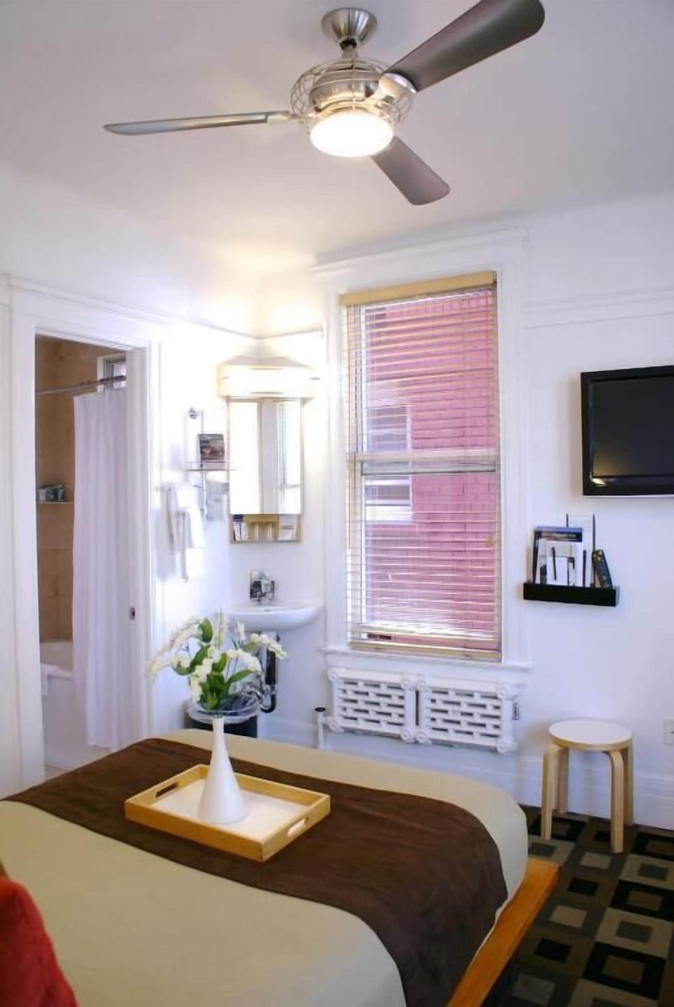 Iron/ironing board, free WiFi, bed sheets