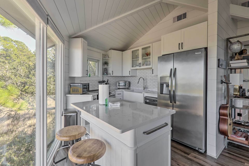 Kitchen | Coffee Maker | Blender | Toaster Oven