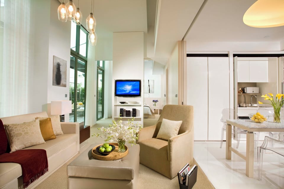 Minibar, in-room safe, laptop workspace, blackout drapes