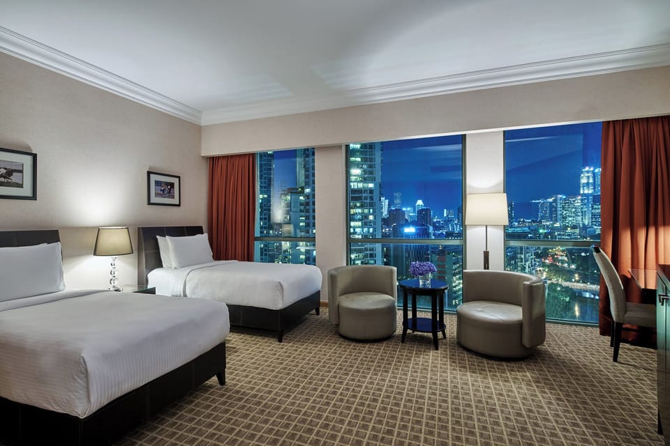 Minibar, in-room safe, laptop workspace, blackout drapes