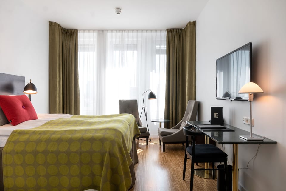Family Room | Minibar, in-room safe, desk, laptop workspace