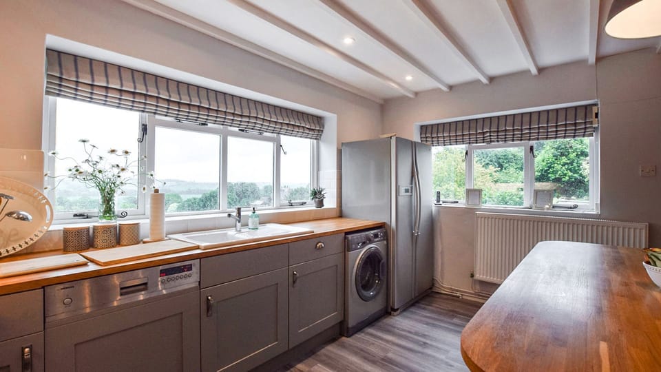 Kitchen, Suncroft, Bolthole Retreats