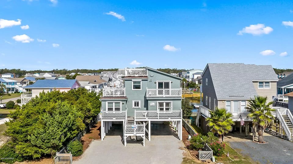 Plenty of balconies on the front of the house facing the beach across the street