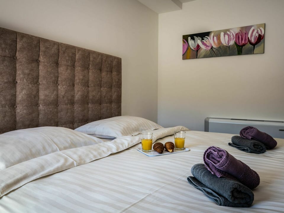 Property, Comfort, Building, Wood, Textile, Interior Design, Flooring, Floor, Bed Frame