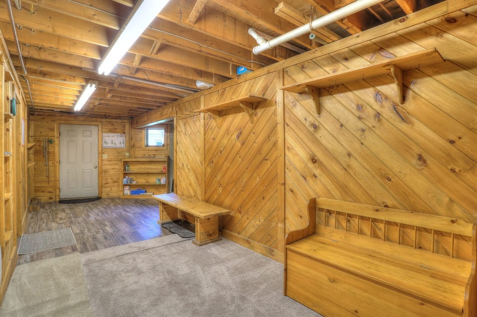 lower level entryway with mudroom