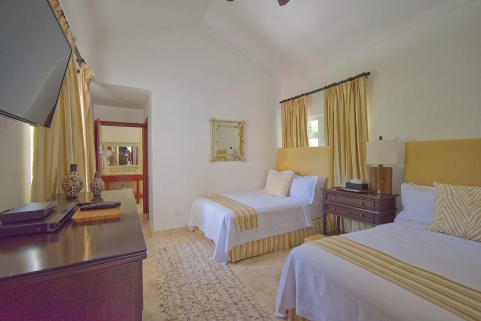 Tortuga B10 - Cozy villa in beach resort with staff and view of golf course (246)