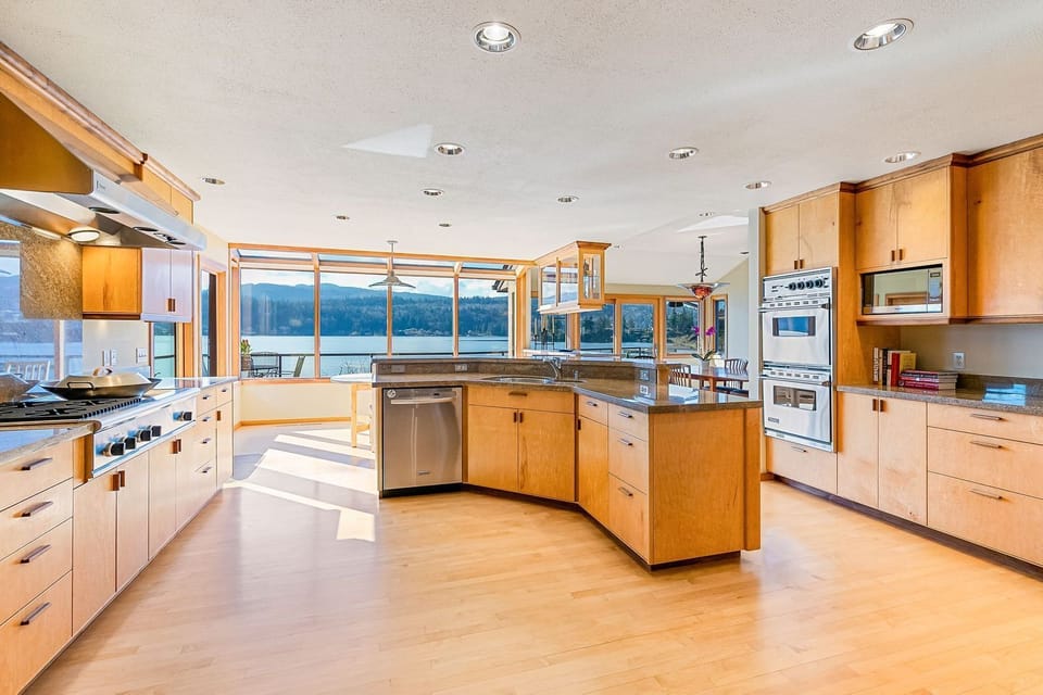 Kitchen: two ovens, range, two dishwashers, three sinks, and ready to entertain