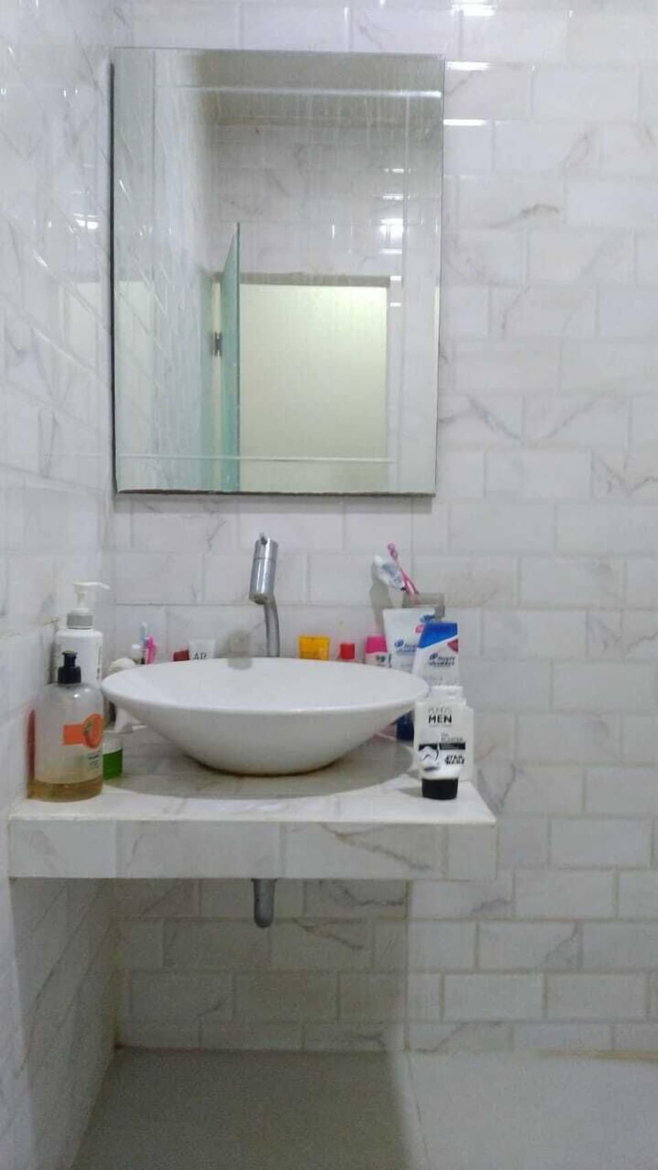 Bathroom sink