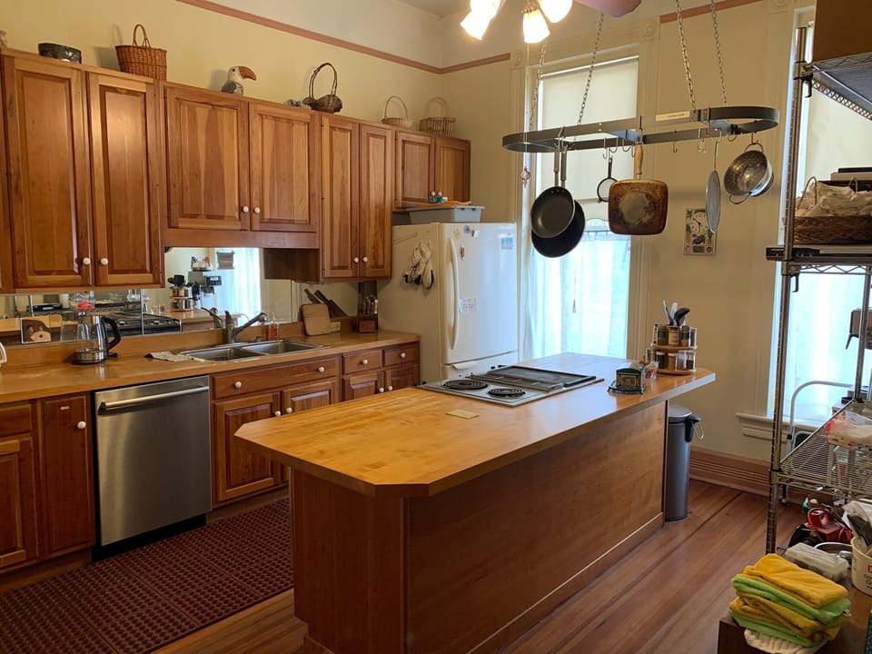 A full kitchen makes meal preparation easy. Includes a new Bosch dishwasher