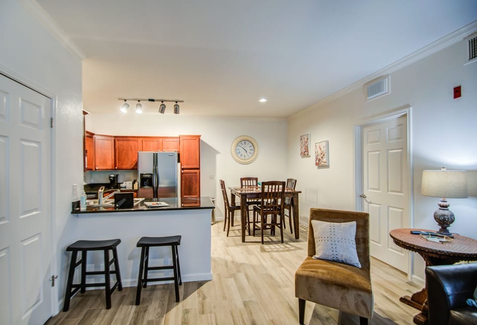 Kitchen, dining room
