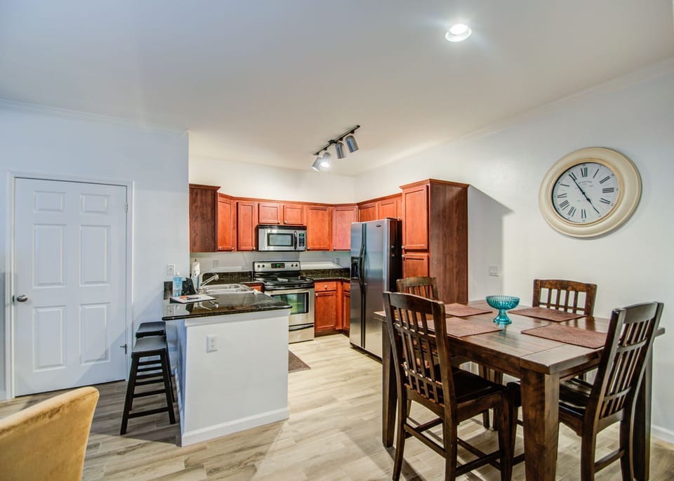 Kitchen, dining room

