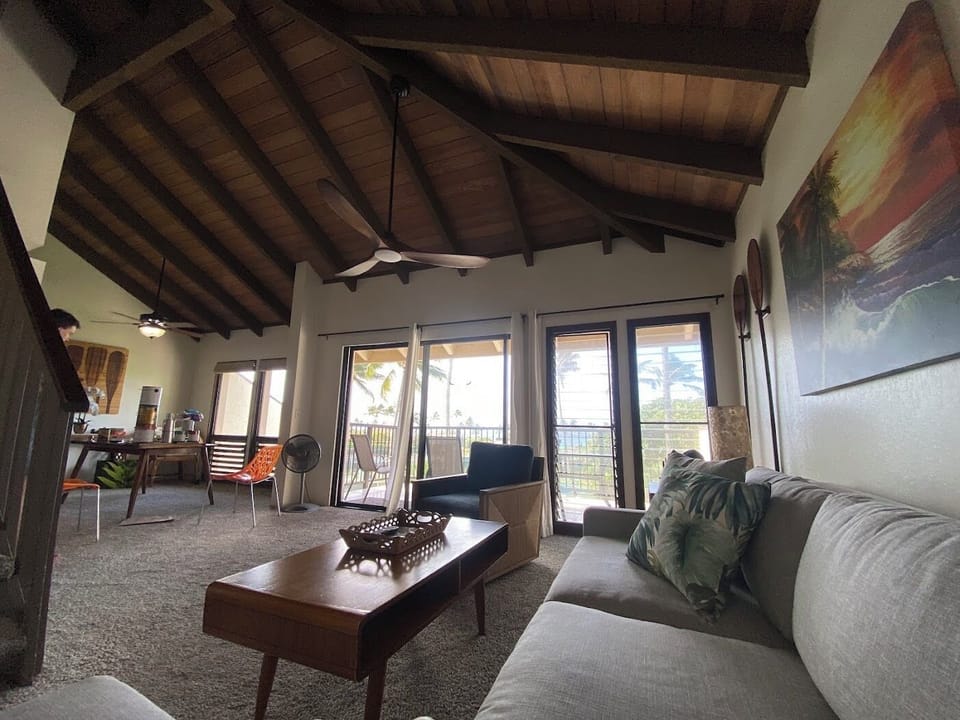 Traditional Hawaiian ceilings grace the comfortably outfitted great room. 
