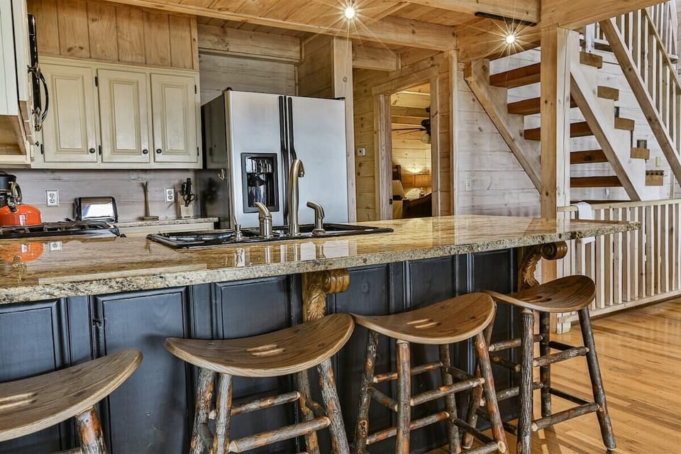 Breakfast bar with seating for four