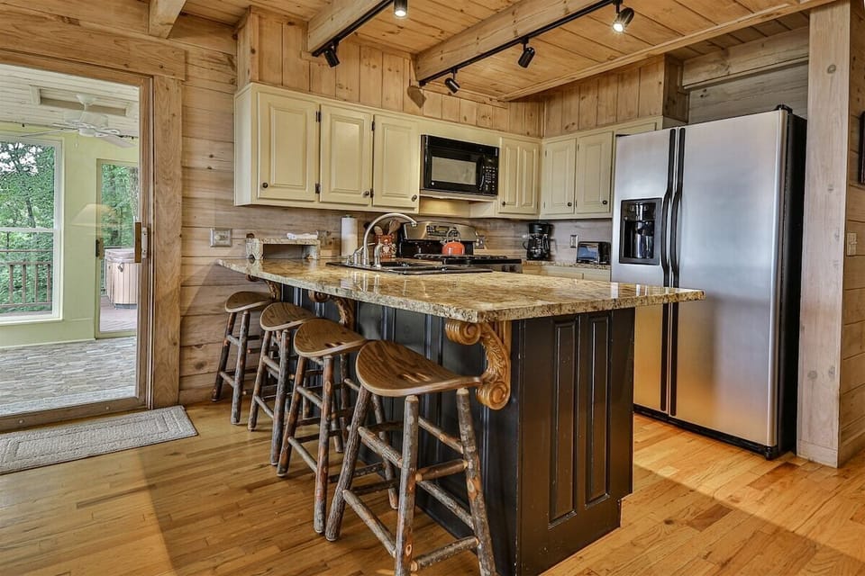 Stocked kitchen with stainless Steel appliances