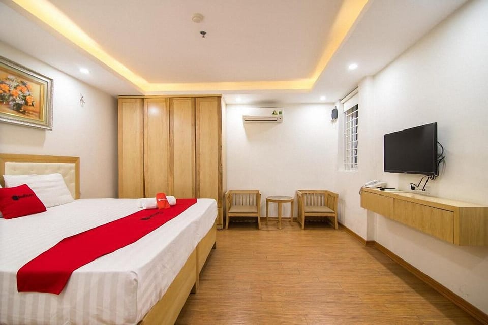 Minibar, desk, laptop workspace, blackout drapes