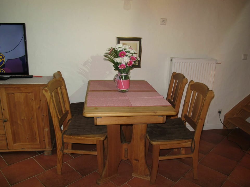 Room, Furniture, Table, Property, Hardwood, Floor, Kitchen & Dining Room Table, Chair, Interior Design, Dining Room