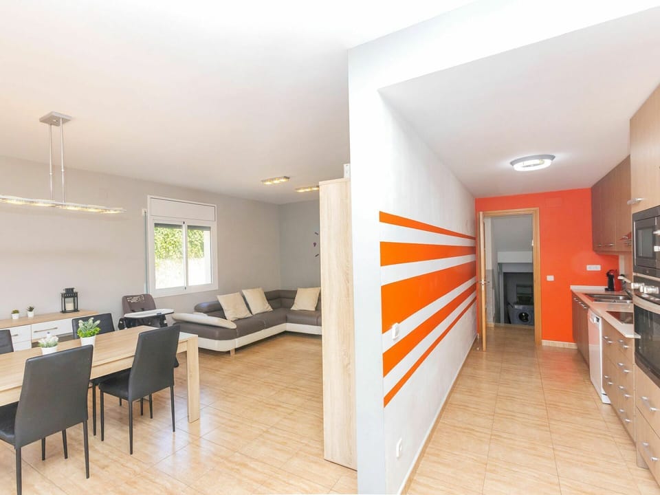 Property, Room, Interior Design, Building, Floor, House, Furniture, Ceiling, Real Estate, Architecture