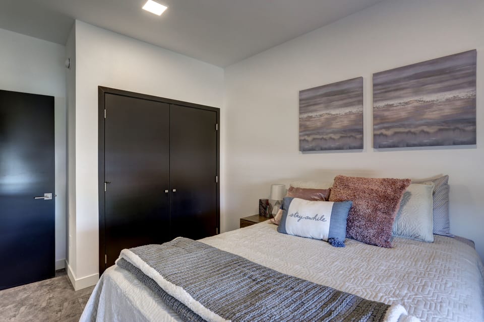 Guest bedroom 