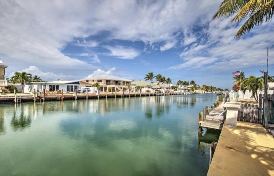 Wide canal, minutes to the Sea