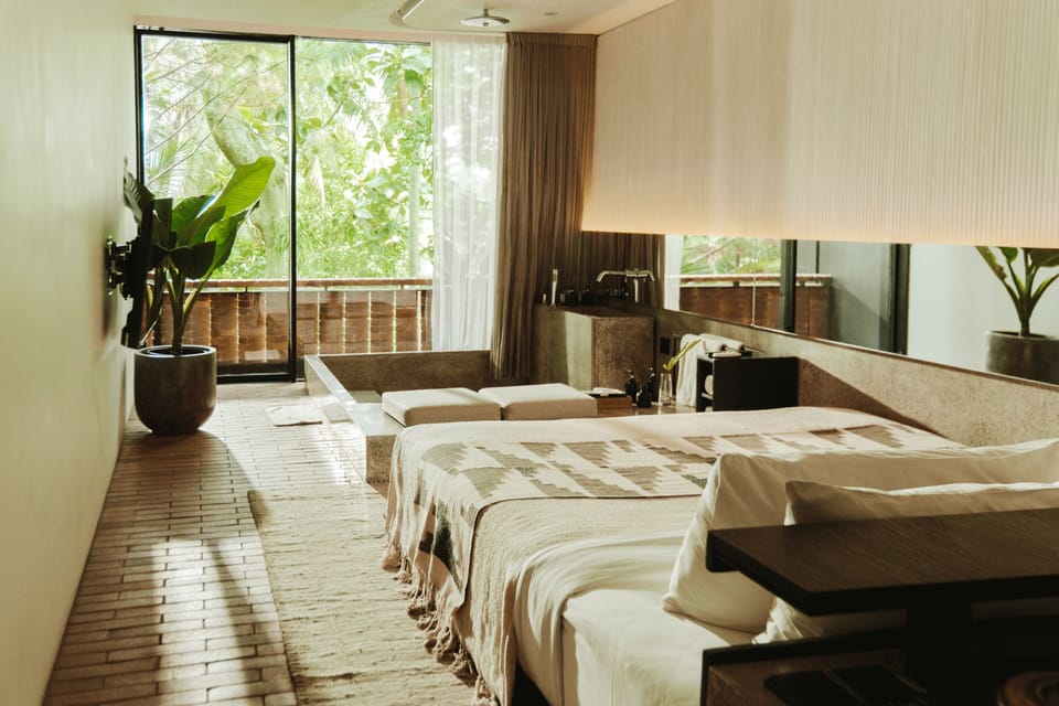 Signature Frasa Room | Free WiFi, bed sheets