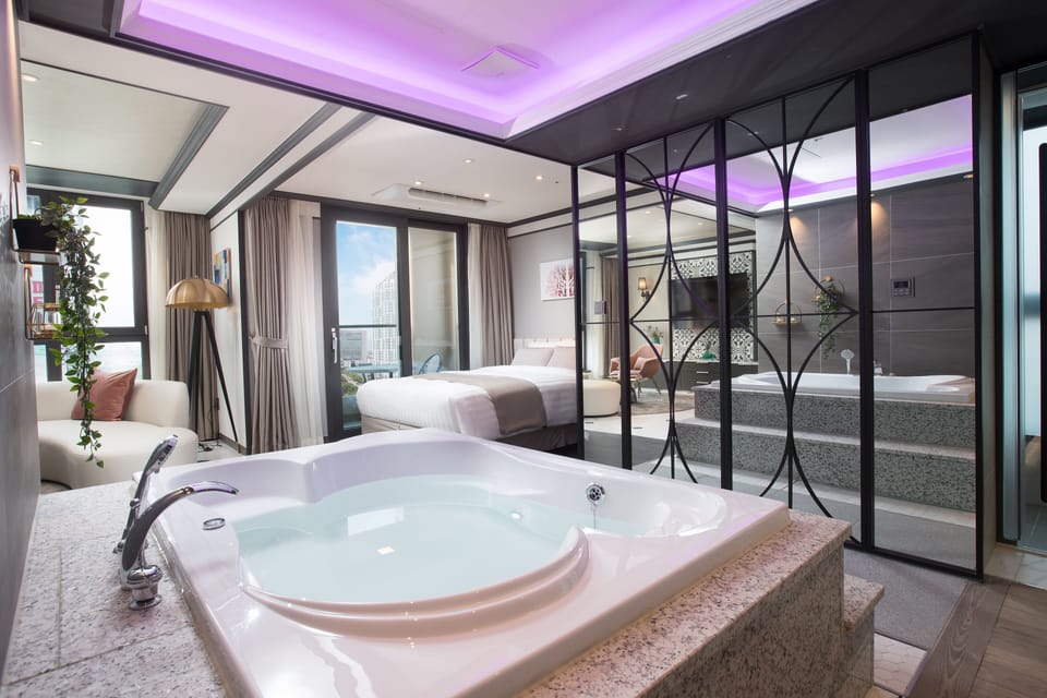 Private spa tub