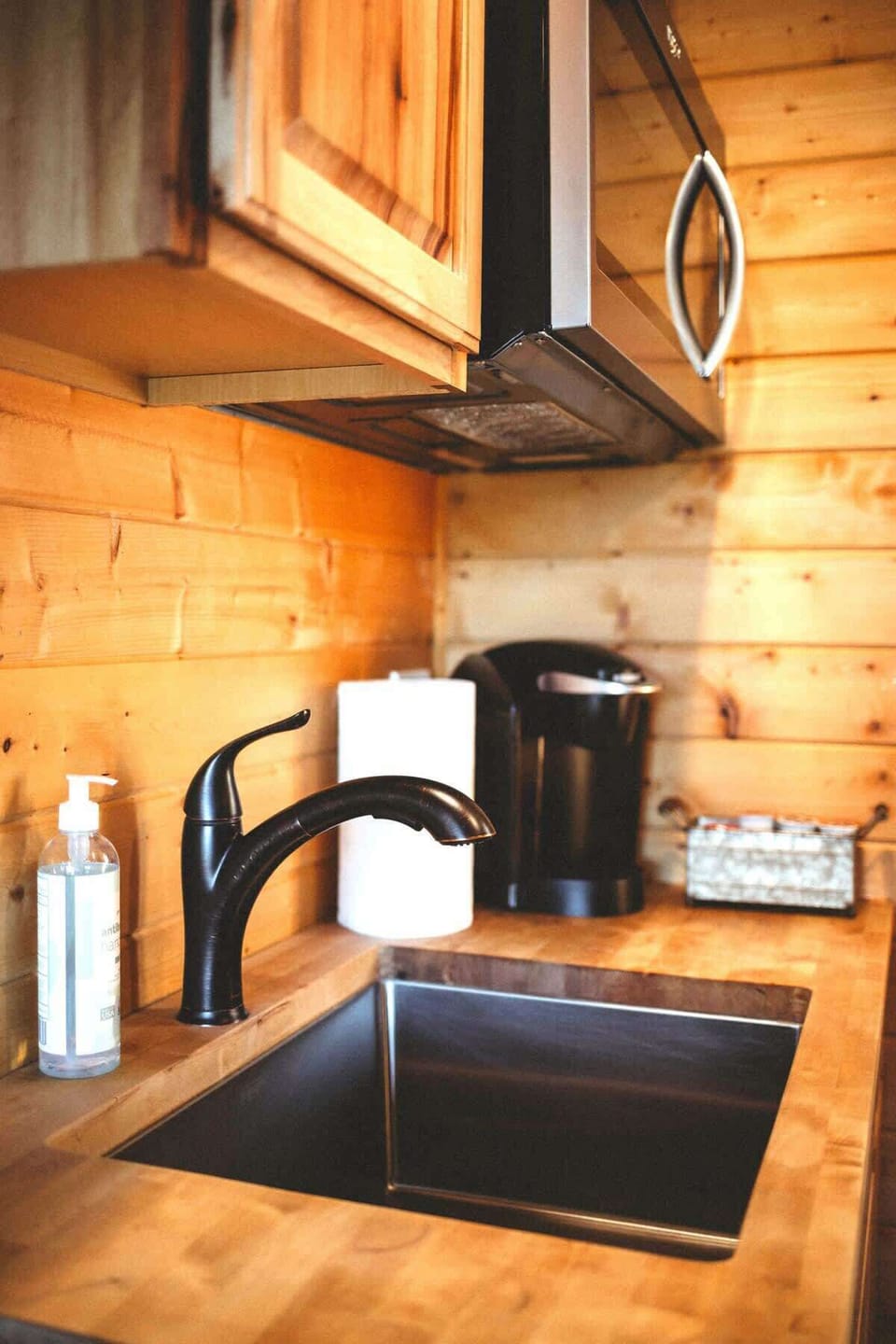 Full size sink in kitchenette.