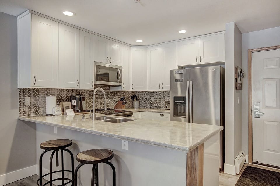 Condo, 2 Bedrooms | Private kitchen | Fridge, microwave, oven, dishwasher