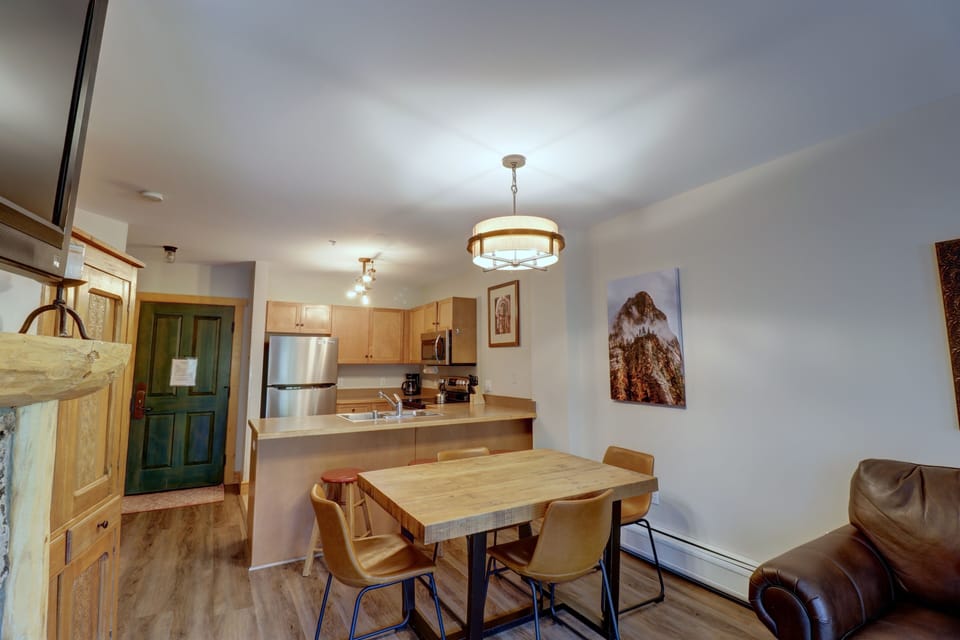 Condo, 1 Bedroom | Private kitchen | Fridge, microwave, oven, dishwasher