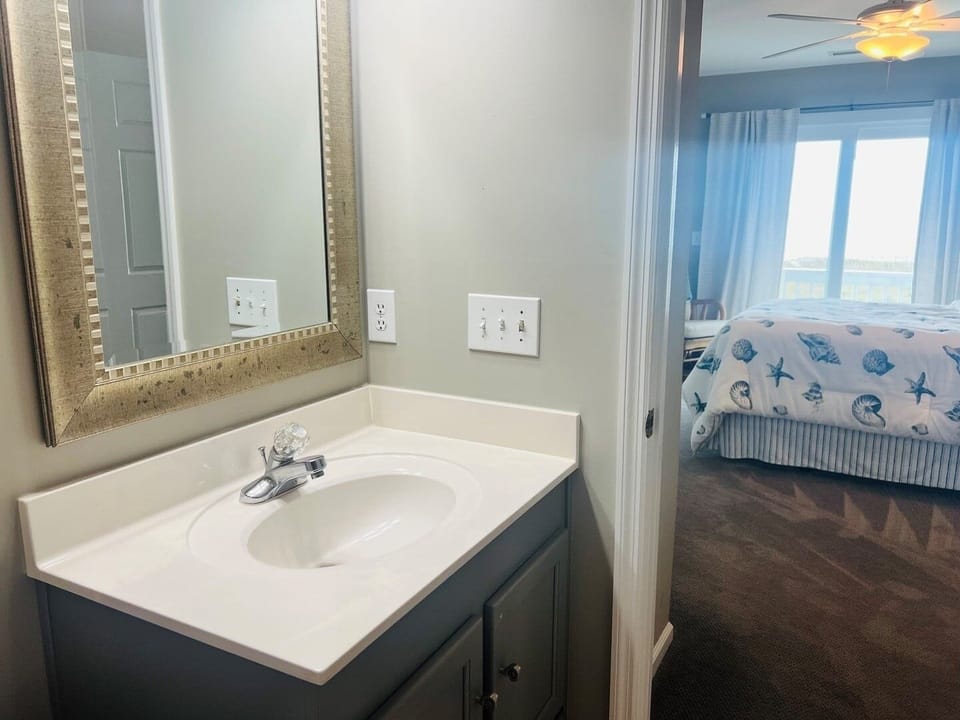 Elegant Egret 4 Bedroom Home by RedAwning House in Holden Beach