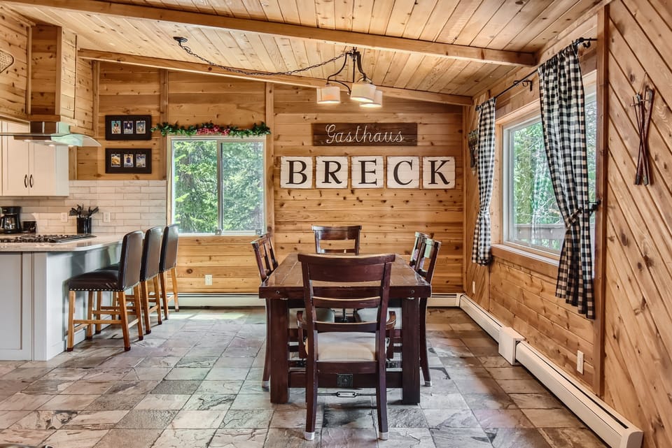 House, 5 Bedrooms | Dining