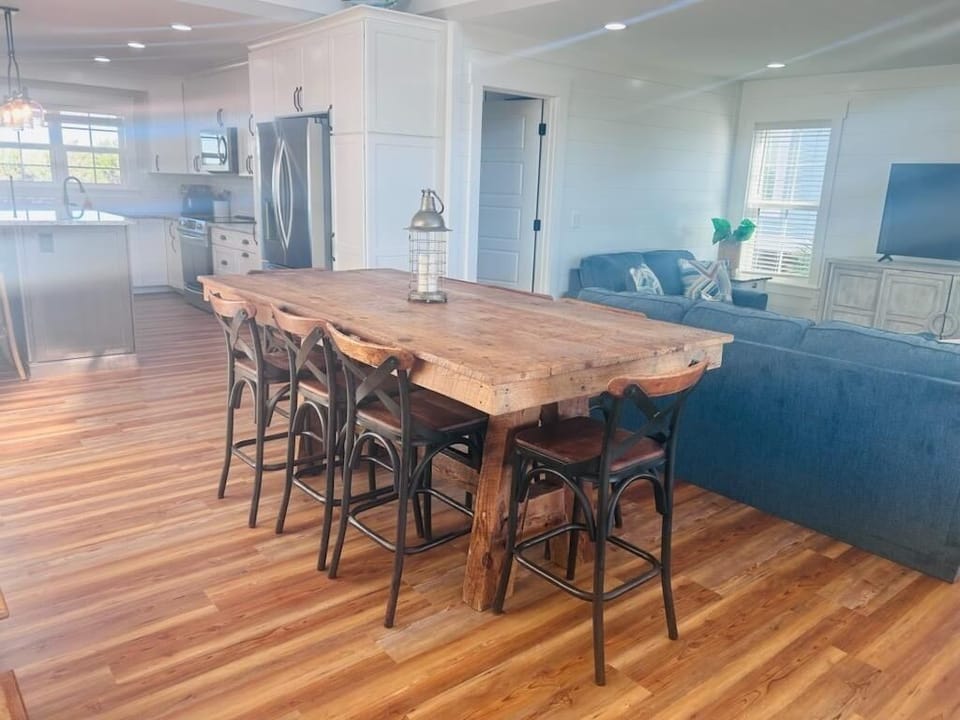 House, 6 Bedrooms | Dining