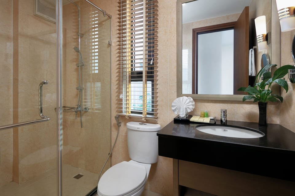 Villa Garden View, 5 bedroom | Bathroom | Shower, rainfall showerhead, hair dryer, slippers